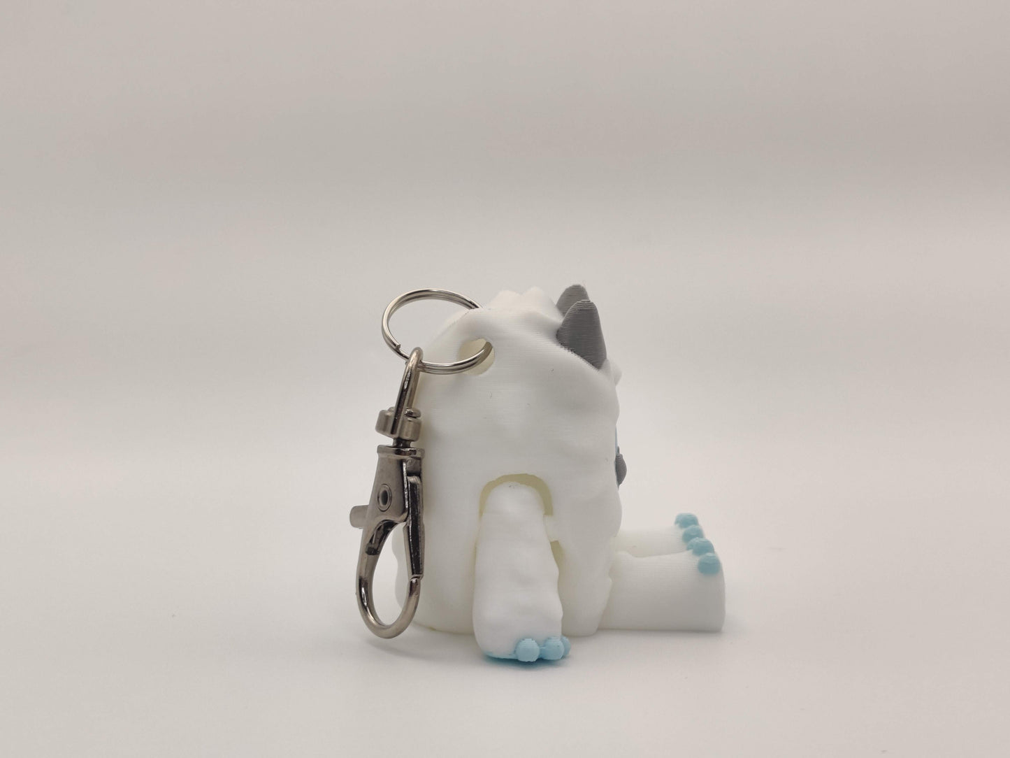 3D Printed Yeti Keychain – Cute Cryptid Keyring – Abominable Snowman Gift – Mythical Creature Bag Charm – Geeky Fantasy Accessory
