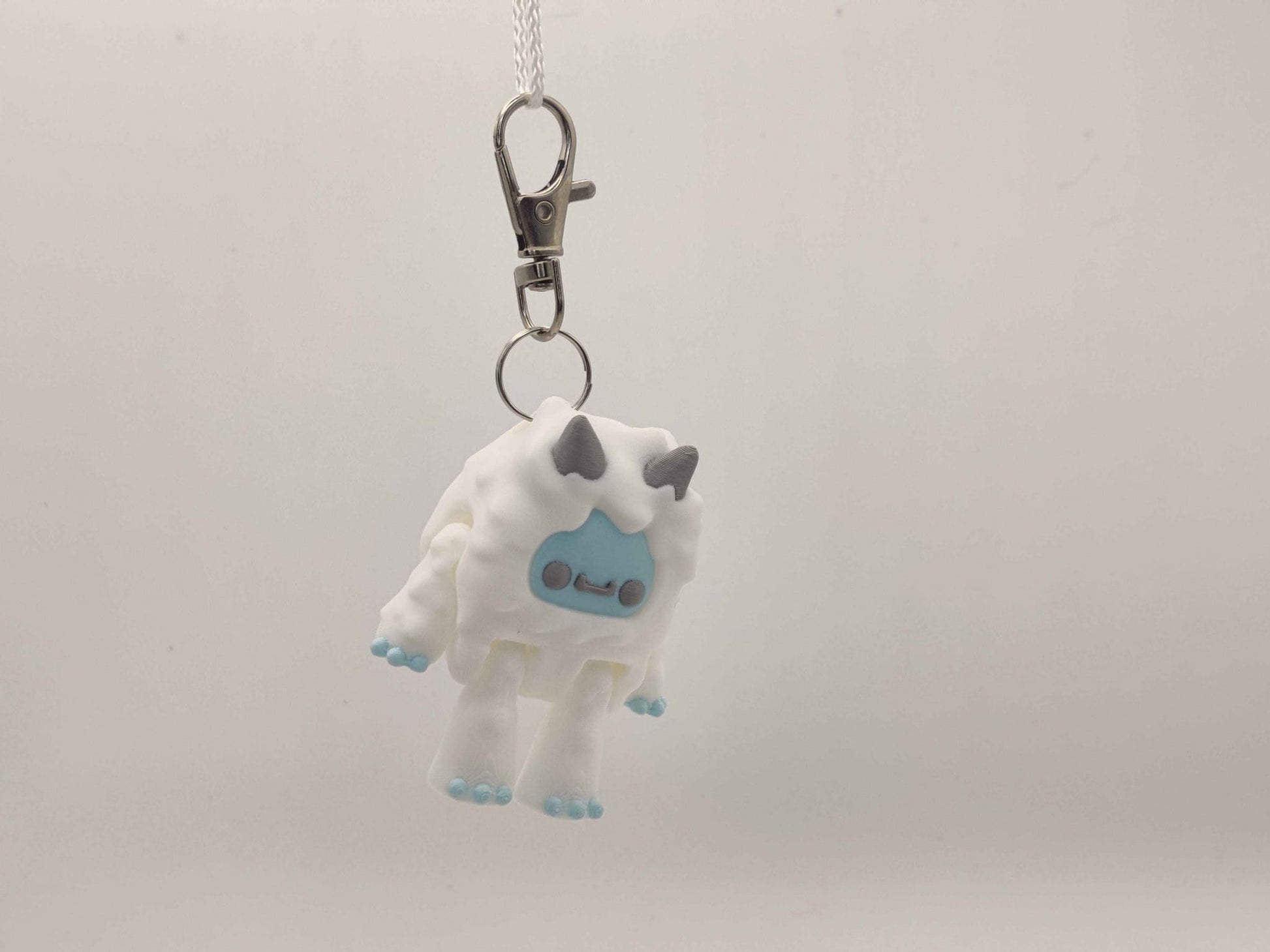 3D Printed Yeti Keychain – Cute Cryptid Keyring – Abominable Snowman Gift – Mythical Creature Bag Charm – Geeky Fantasy Accessory - ToyForge 3D