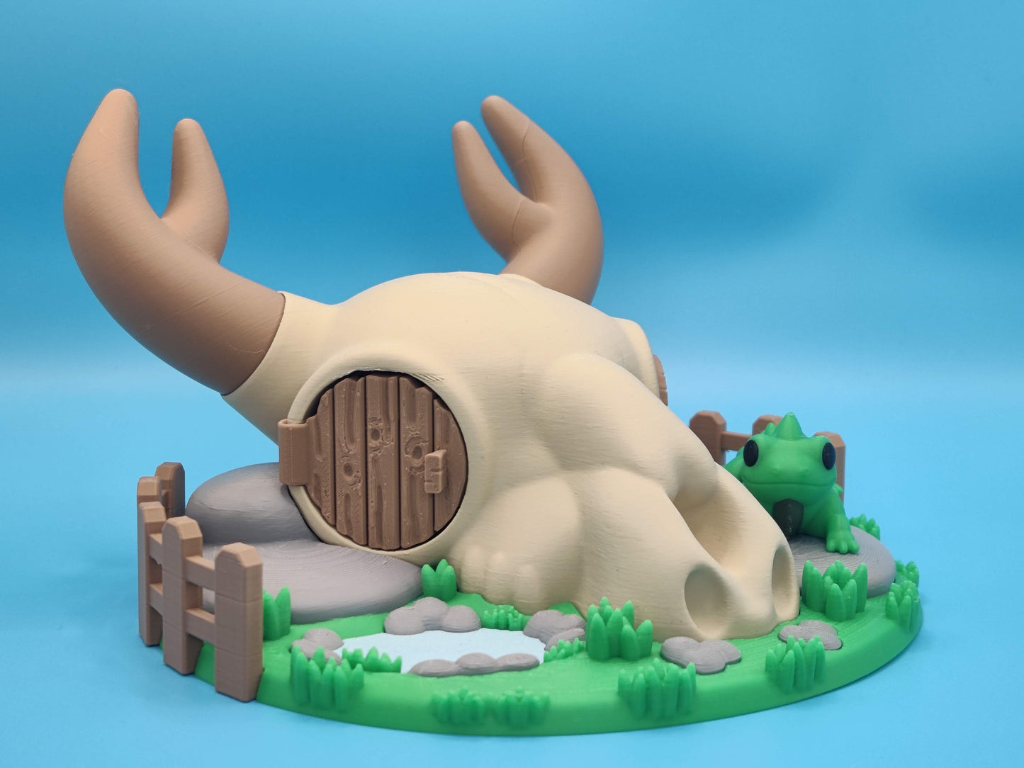 Iguana Skull House Playset – 3D Printed Cow Skull Hideaway with Articulated Iguana