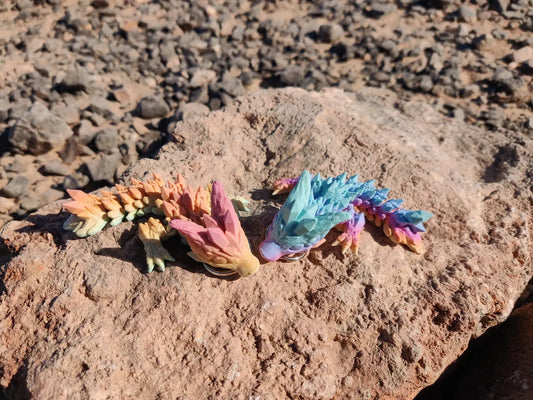 3D Printed Crystal Wolf Keychain – Rainbow Articulating Dragon Fantasy Accessory